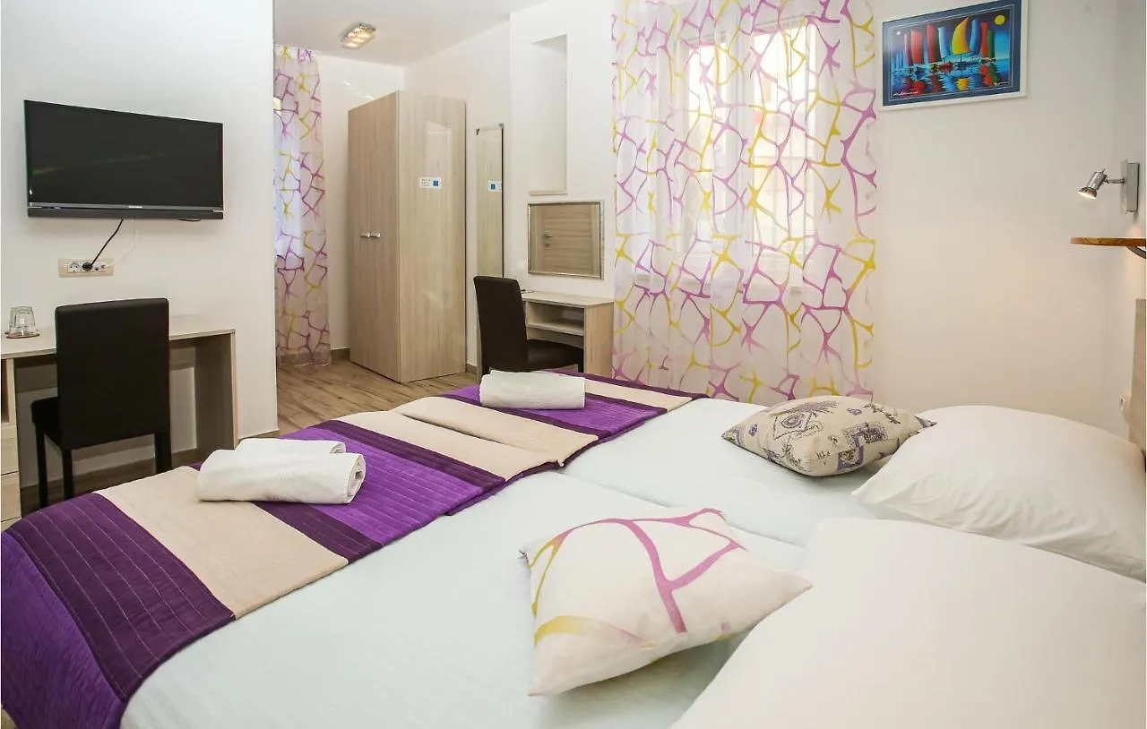 Cozy Apartment In Split With Kitchen Kroatien