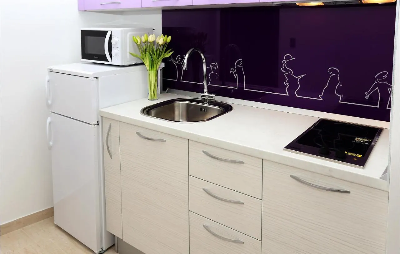 Cozy Apartment In Split With Kitchen