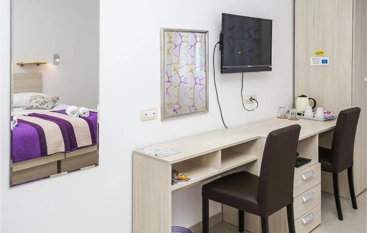 Cozy Apartment In Split With Kitchen 0*,  Kroatien