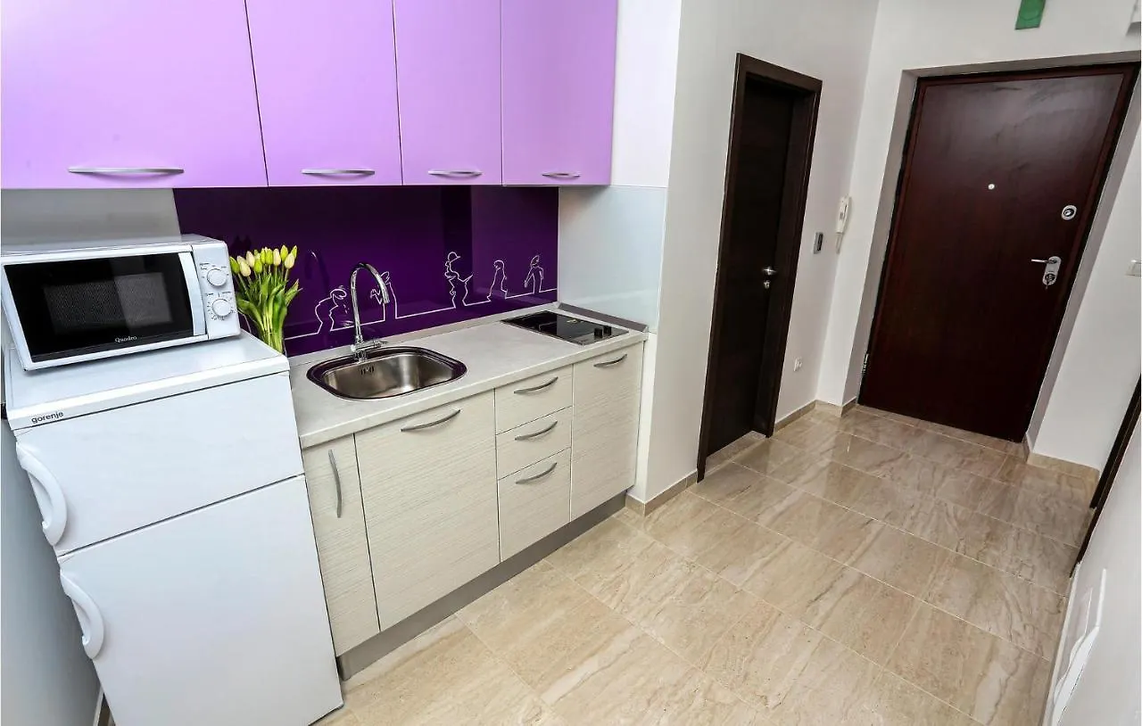 Cozy Apartment In Split With Kitchen